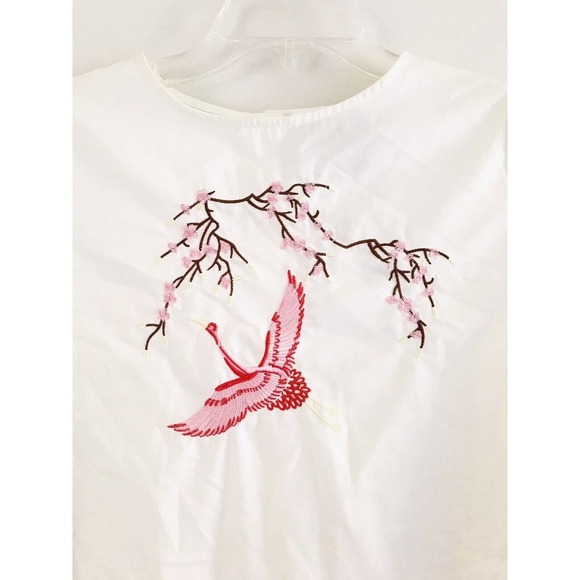 Asos Petite | Embroidered Bird Top Size US 2 White Button Back Peplum Crewneck - Picture 4 of 8